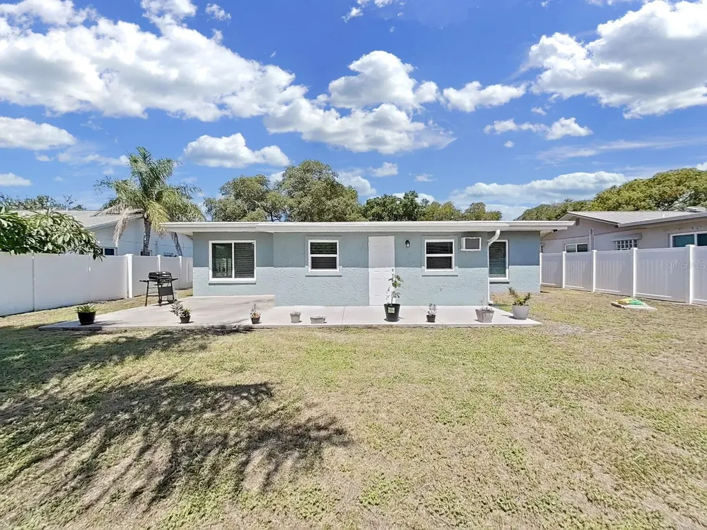 1004 Peninsula Avenue Tarpon Springs FL 34689