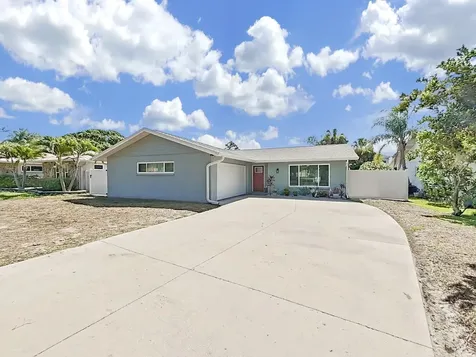 1004 Peninsula Avenue Tarpon Springs FL 34689