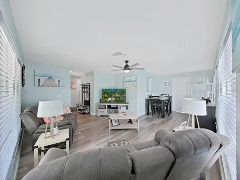 1004 Peninsula Avenue Tarpon Springs FL 34689