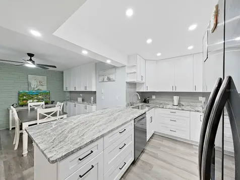 1004 Peninsula Avenue Tarpon Springs FL 34689