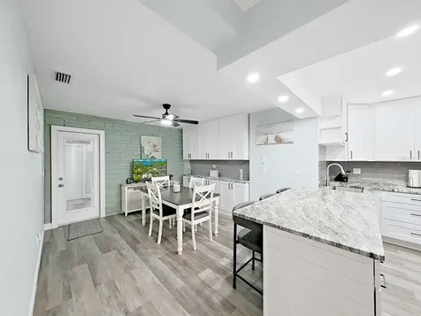 1004 Peninsula Avenue Tarpon Springs FL 34689