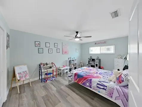 1004 Peninsula Avenue Tarpon Springs FL 34689
