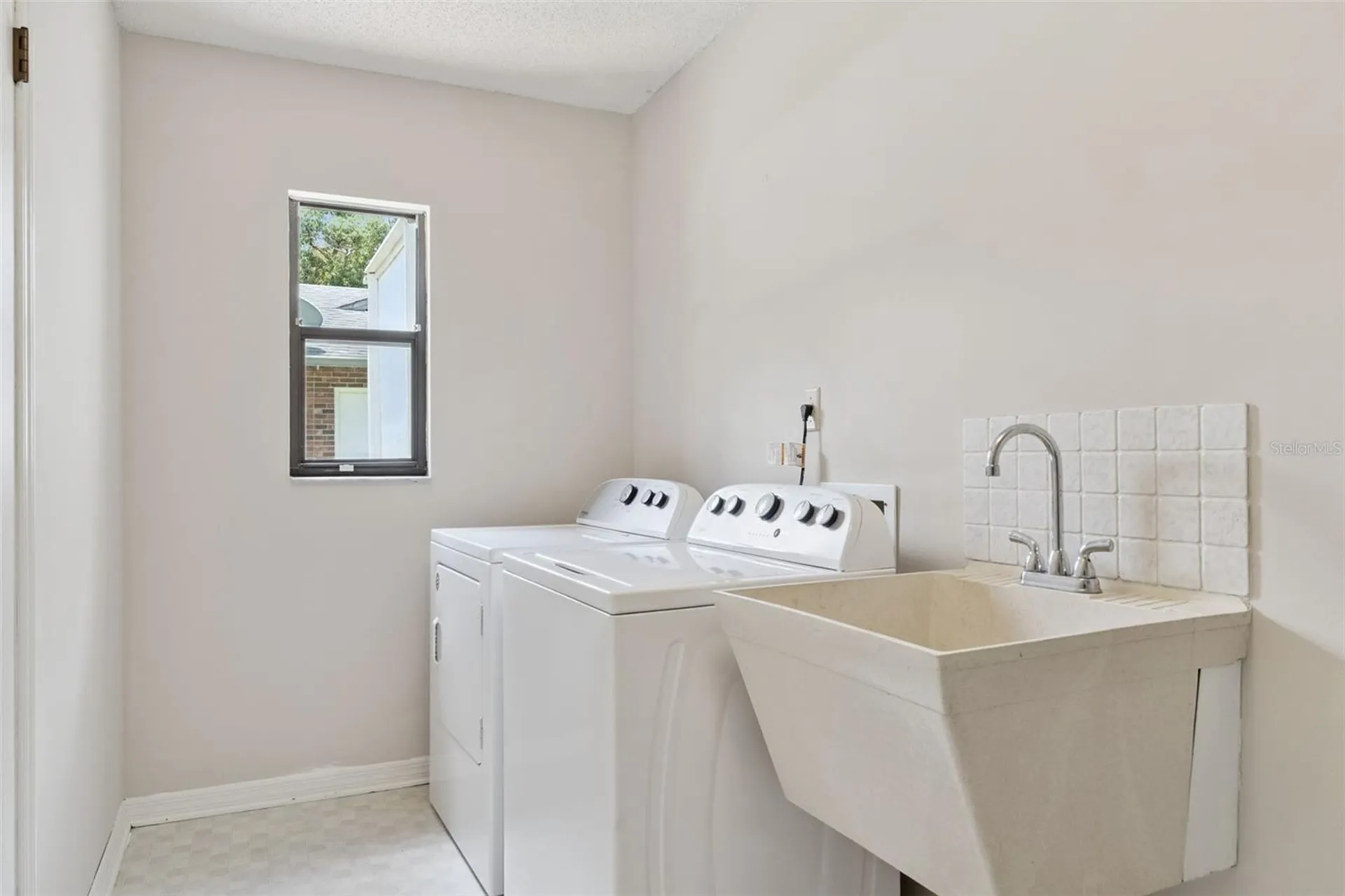 4334 N Landmark Drive Orlando FL 32817
