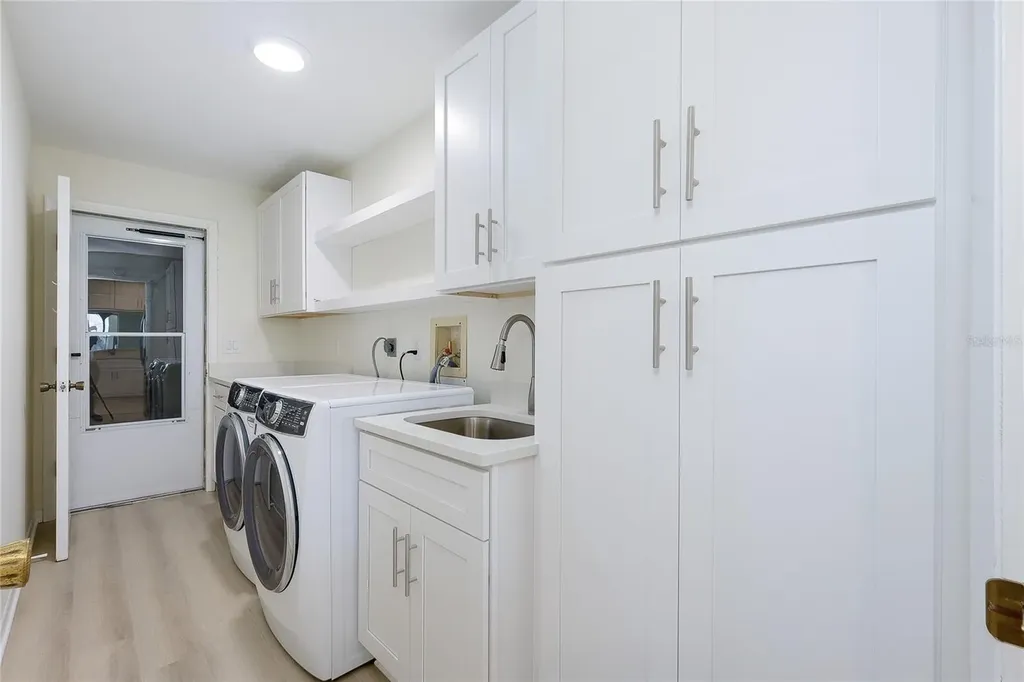 5617 Evergreen Drive Sarasota FL 34233