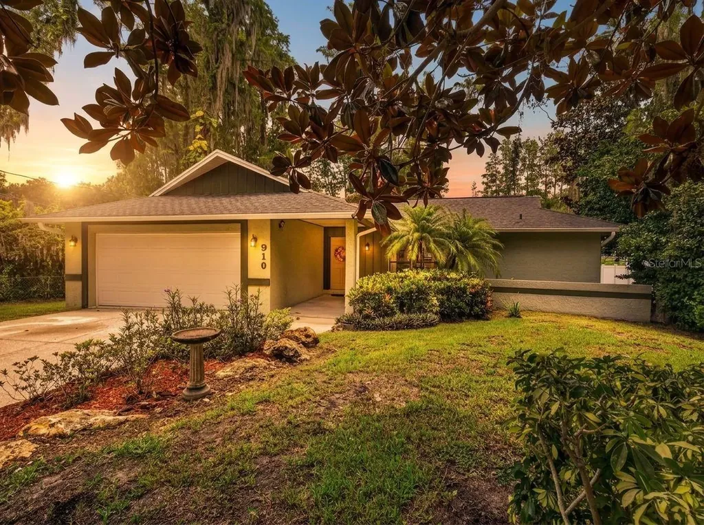 910 Hillside Drive Lutz FL 33549