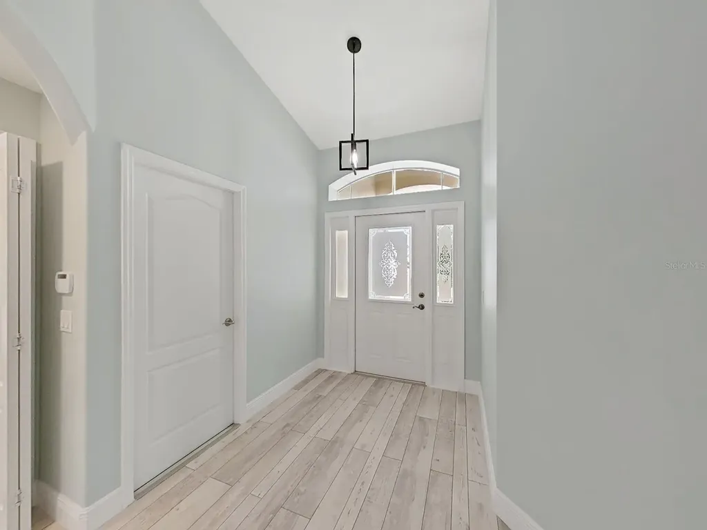 1025 Lake Avoca Place Tarpon Springs FL 34689