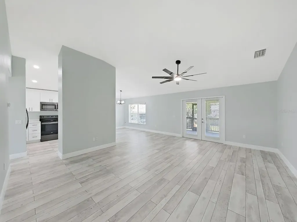 1025 Lake Avoca Place Tarpon Springs FL 34689