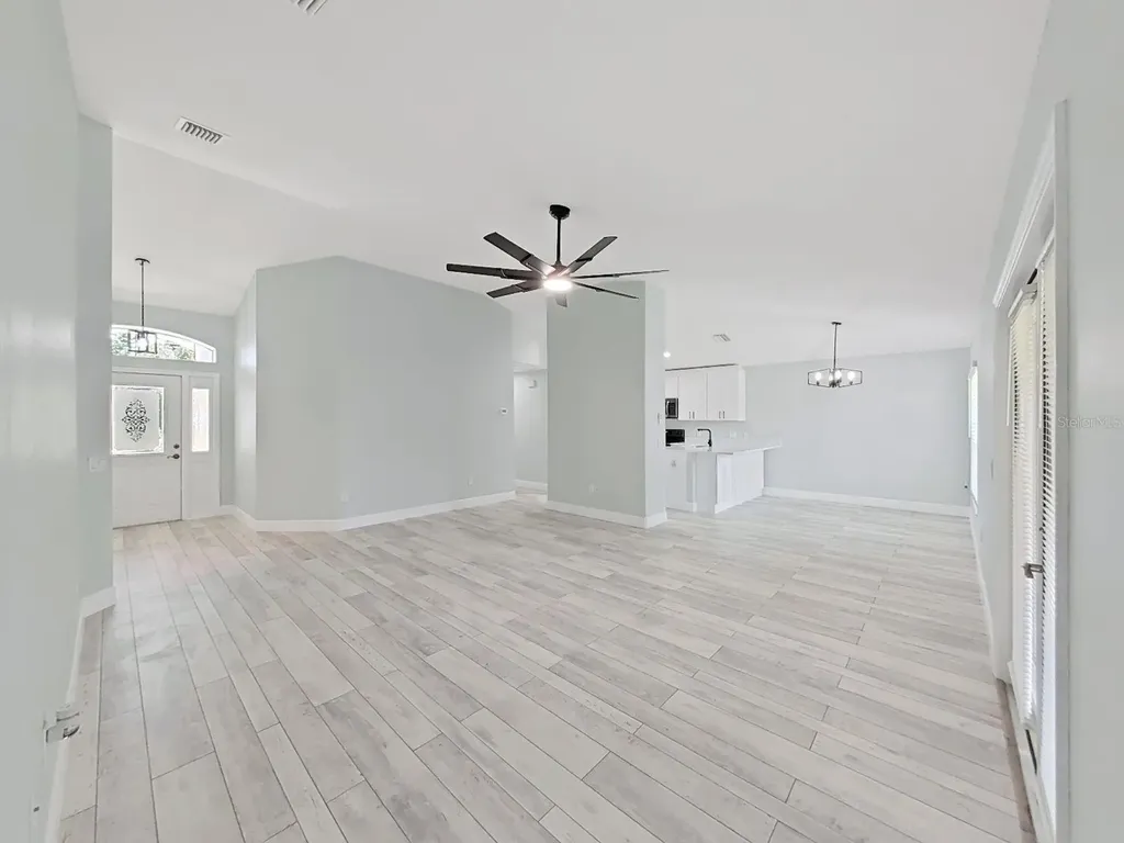 1025 Lake Avoca Place Tarpon Springs FL 34689