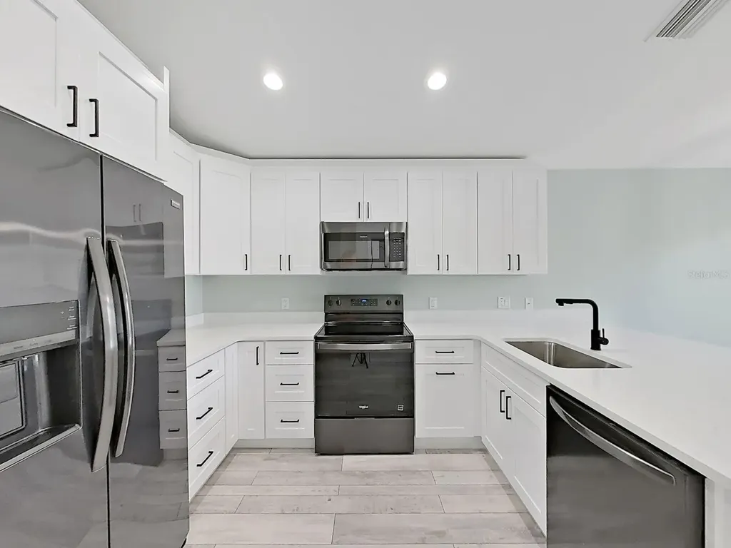 1025 Lake Avoca Place Tarpon Springs FL 34689
