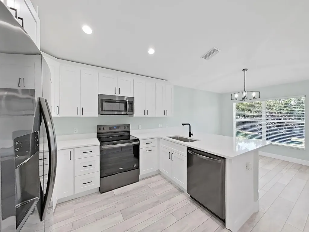 1025 Lake Avoca Place Tarpon Springs FL 34689