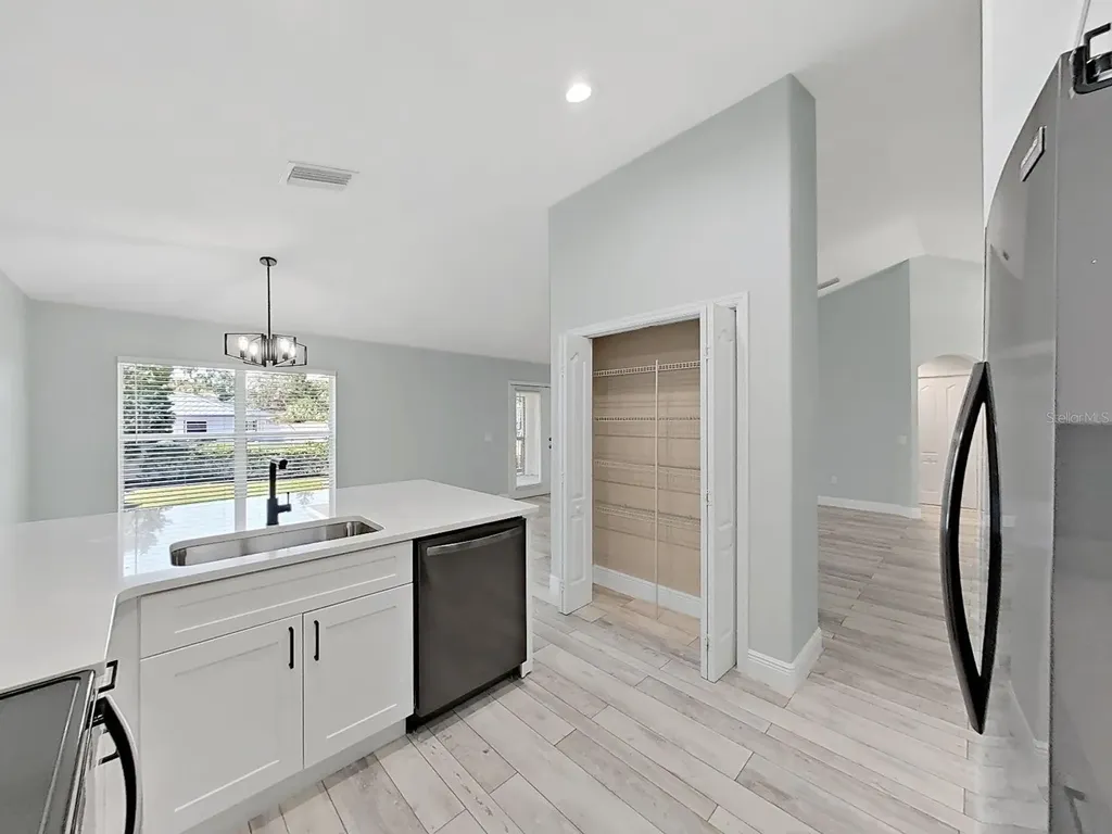 1025 Lake Avoca Place Tarpon Springs FL 34689