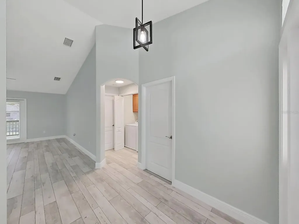 1025 Lake Avoca Place Tarpon Springs FL 34689
