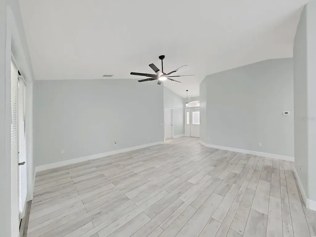 1025 Lake Avoca Place Tarpon Springs FL 34689