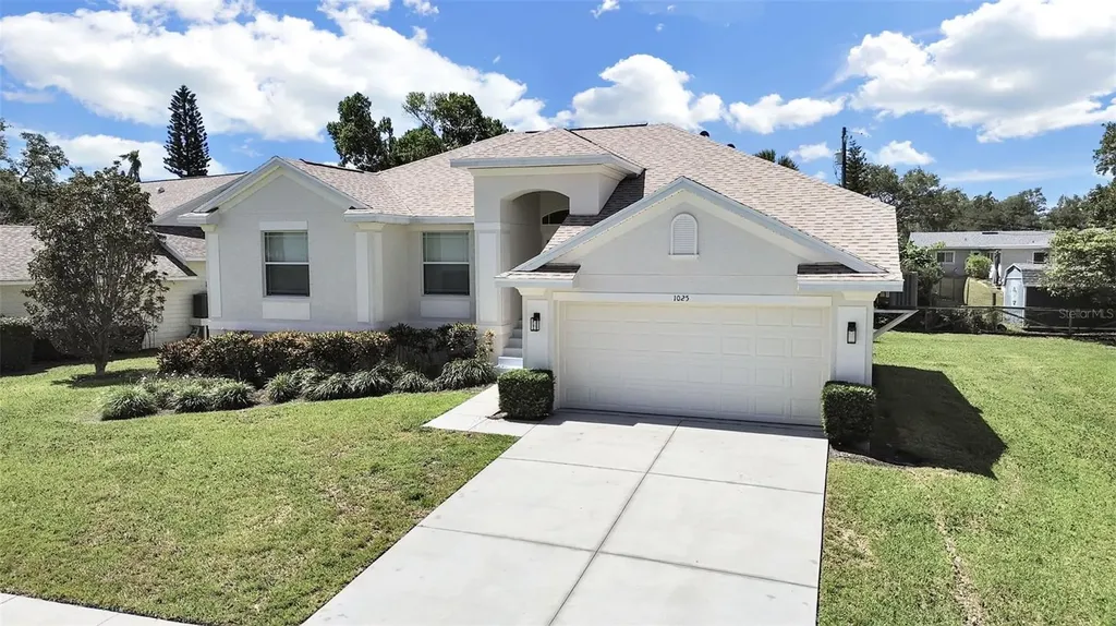 1025 Lake Avoca Place Tarpon Springs FL 34689