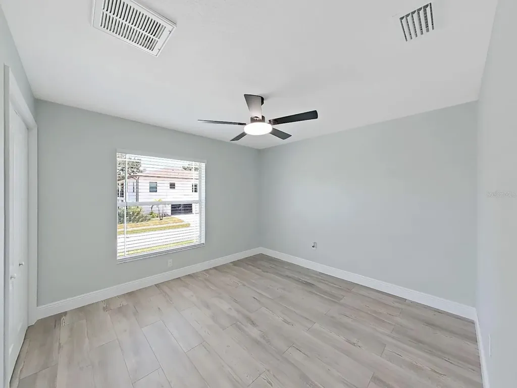 1025 Lake Avoca Place Tarpon Springs FL 34689