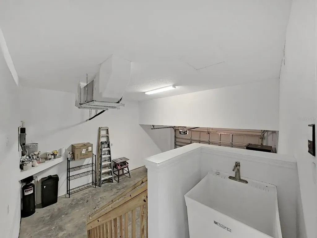 1025 Lake Avoca Place Tarpon Springs FL 34689