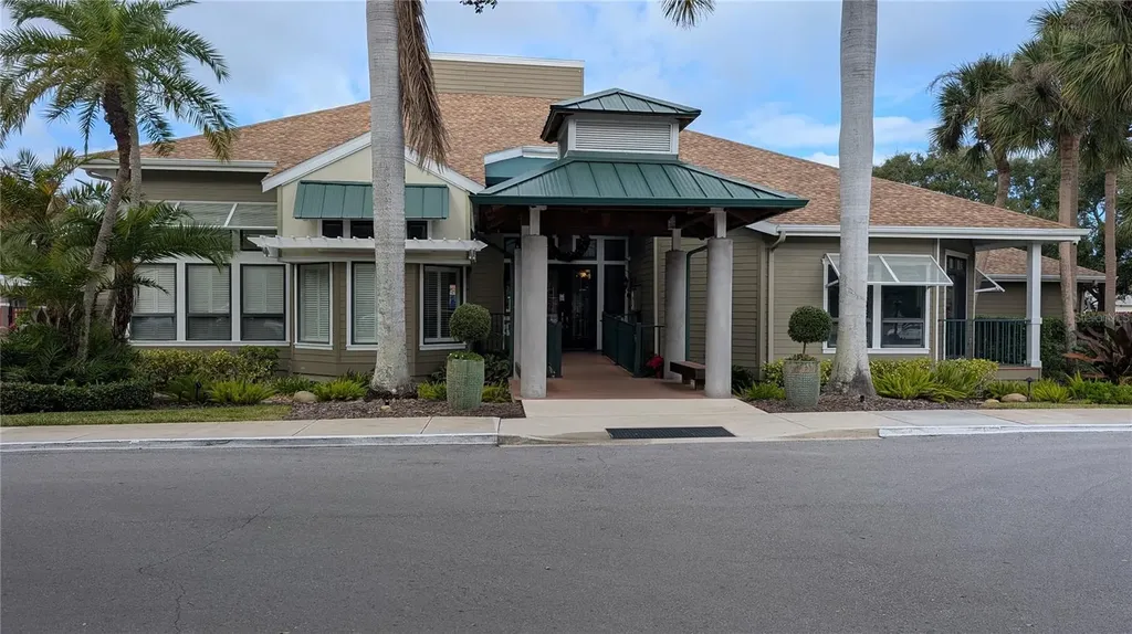 1025 Lake Avoca Place Tarpon Springs FL 34689