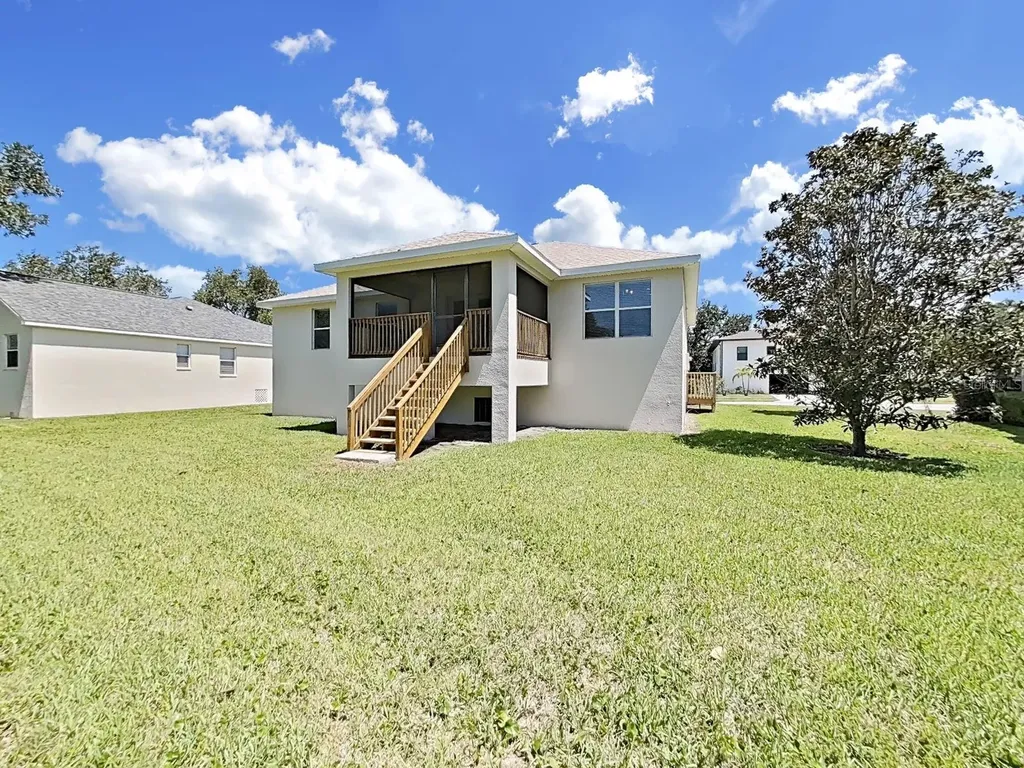 1025 Lake Avoca Place Tarpon Springs FL 34689