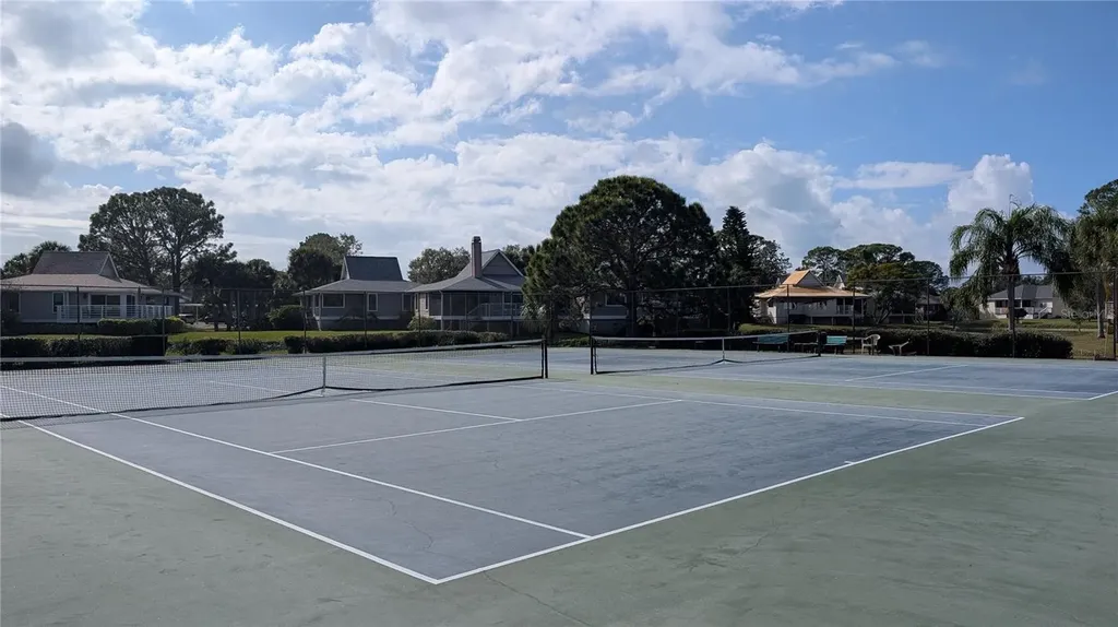 1025 Lake Avoca Place Tarpon Springs FL 34689