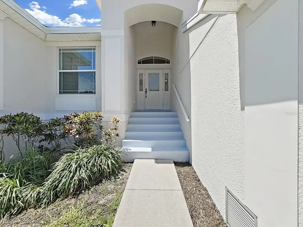 1025 Lake Avoca Place Tarpon Springs FL 34689