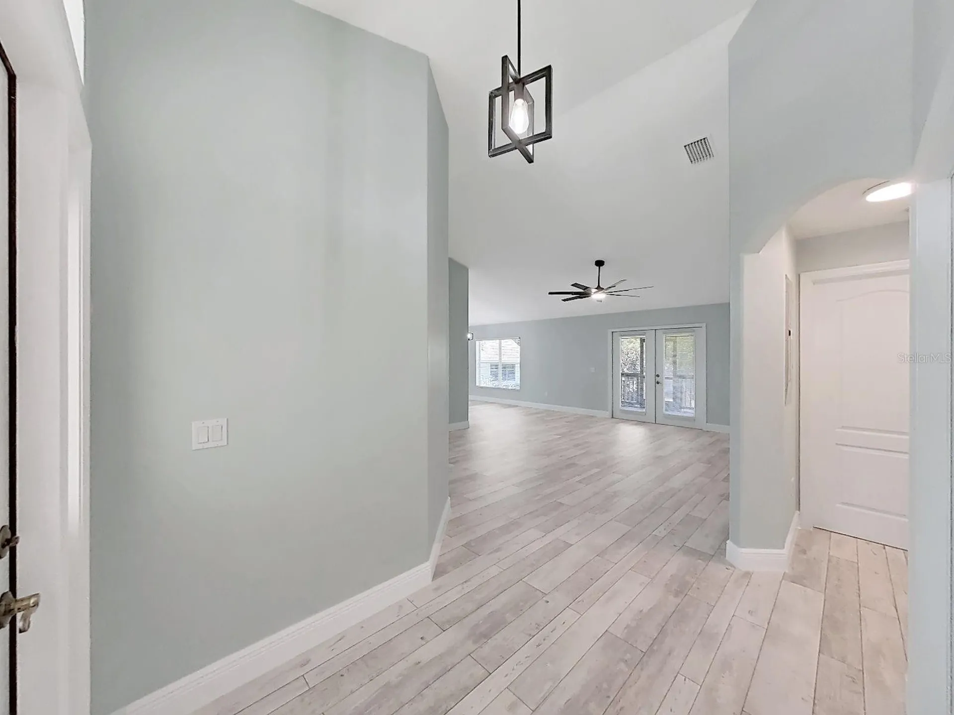 1025 Lake Avoca Place Tarpon Springs FL 34689