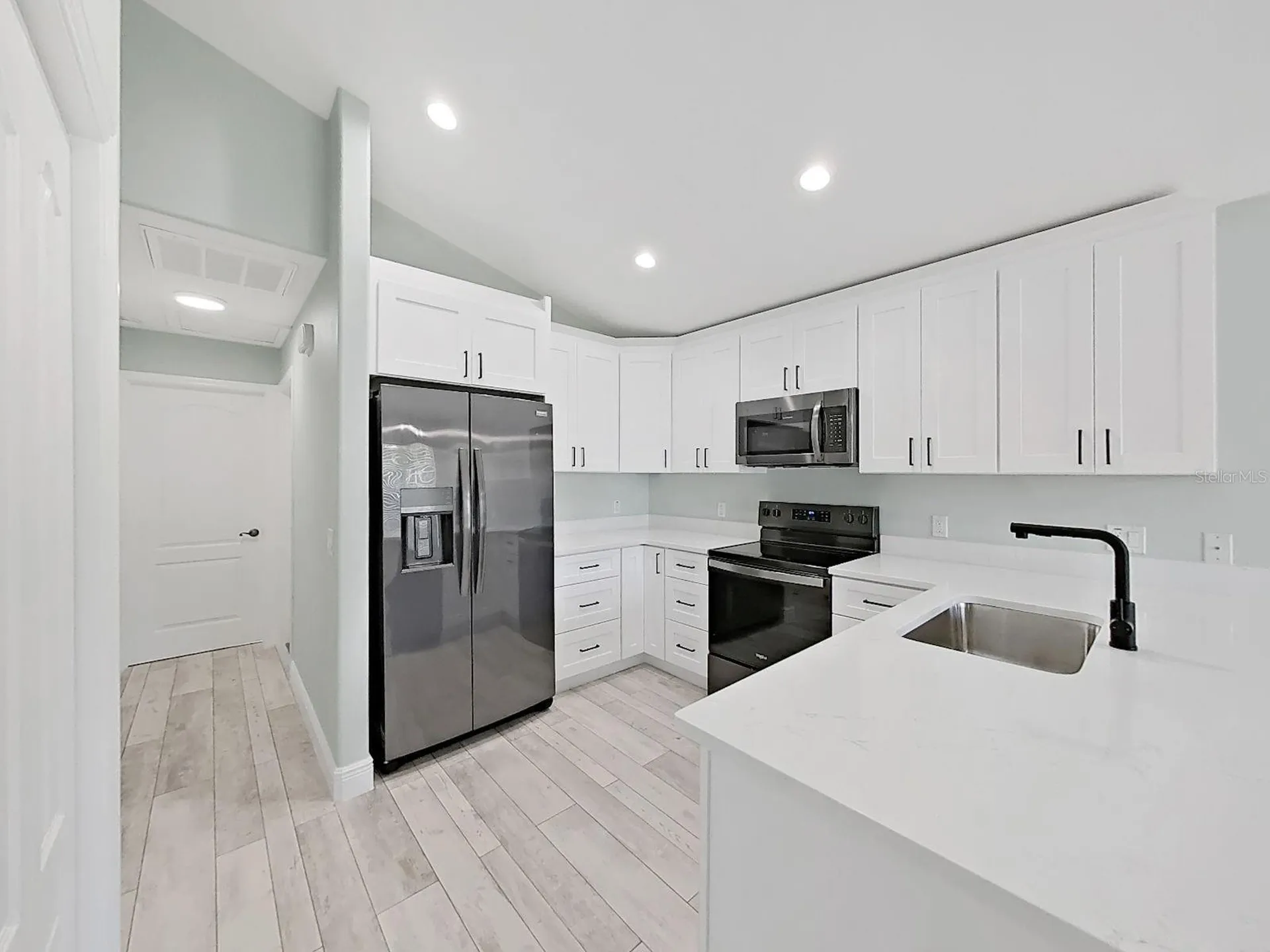 1025 Lake Avoca Place Tarpon Springs FL 34689