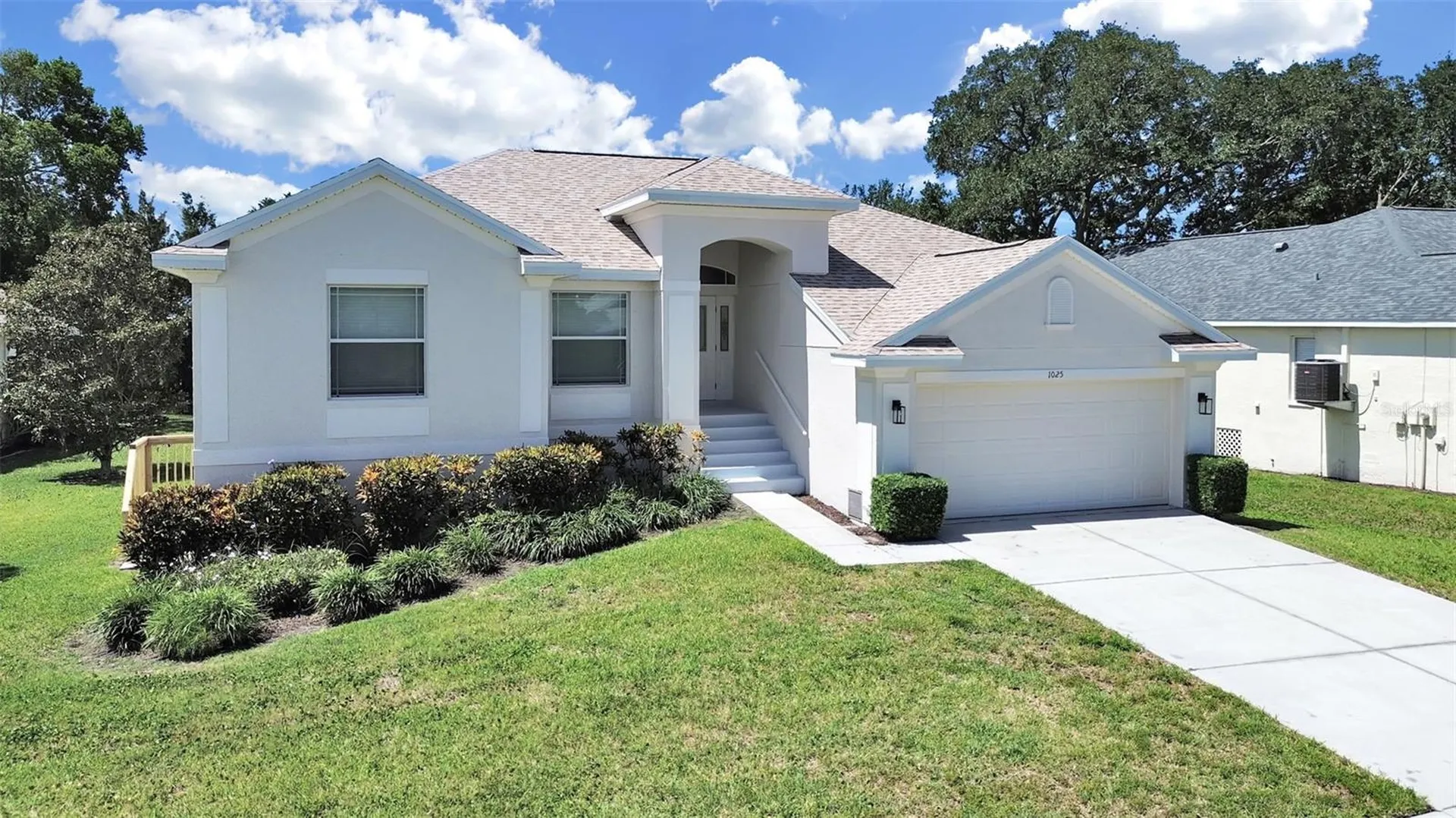 1025 Lake Avoca Place Tarpon Springs FL 34689