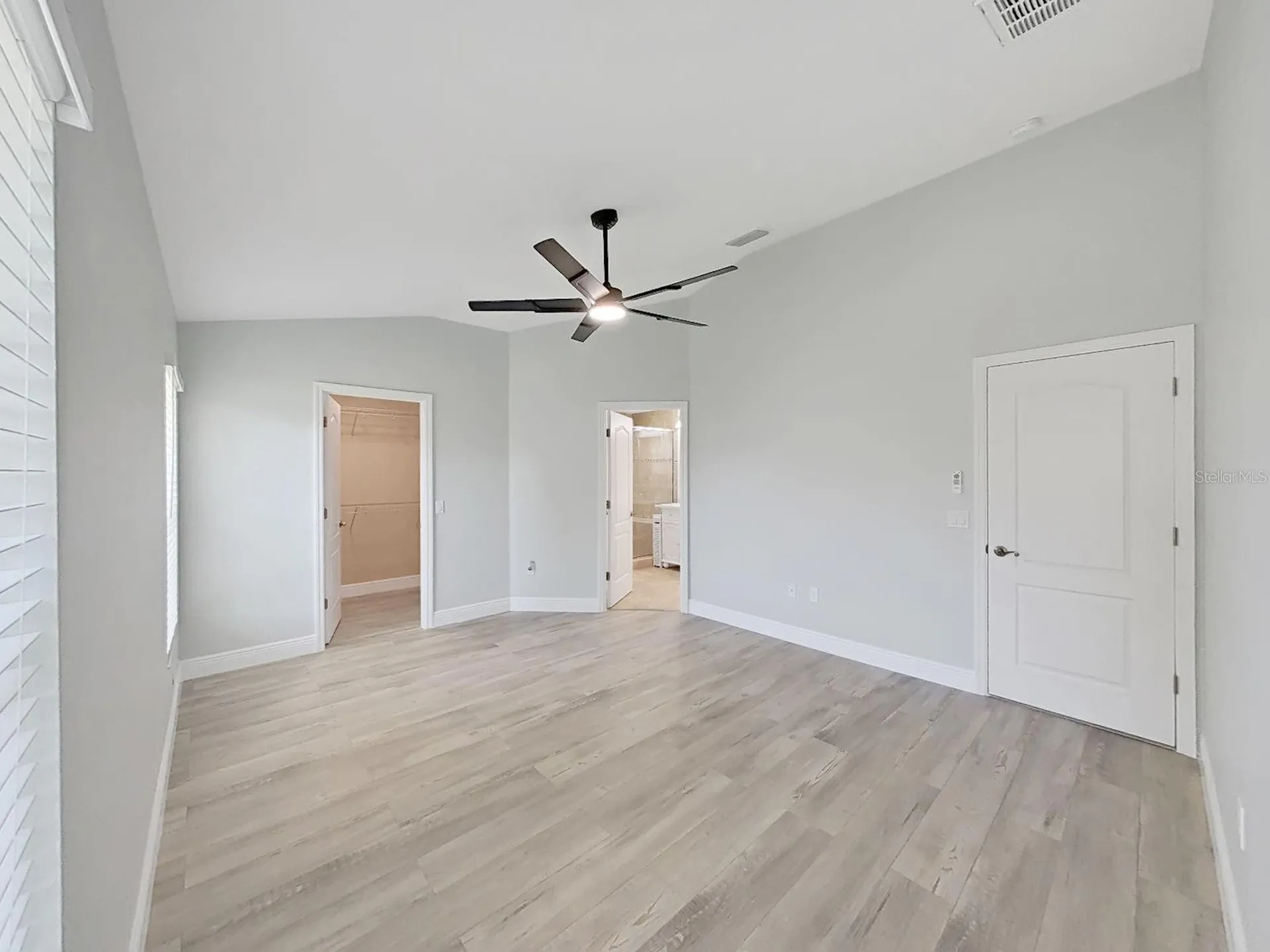 1025 Lake Avoca Place Tarpon Springs FL 34689