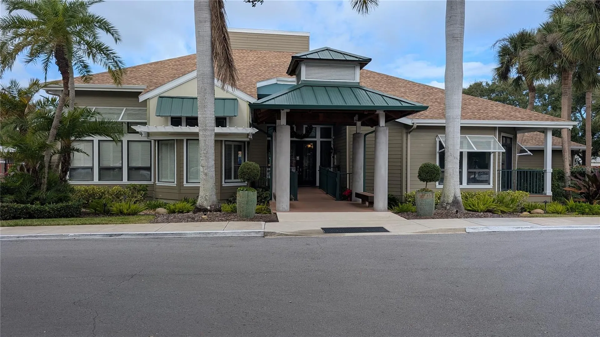 1025 Lake Avoca Place Tarpon Springs FL 34689