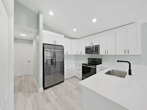 1025 Lake Avoca Place Tarpon Springs FL 34689