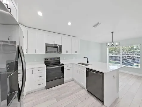 1025 Lake Avoca Place Tarpon Springs FL 34689
