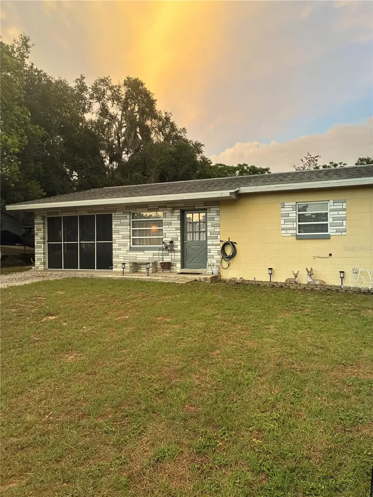 37 Pine Street Eustis FL 32726