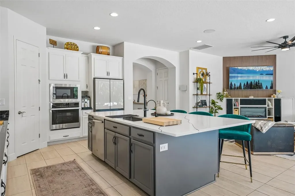 910 Grand Cresta Avenue Brandon FL 33511