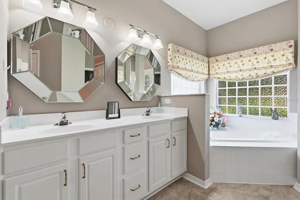 6042 Landings Boulevard Lady Lake FL 32159