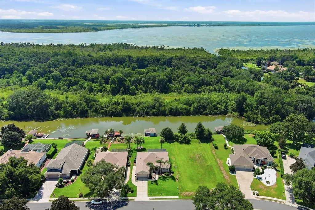 6042 Landings Boulevard Lady Lake FL 32159
