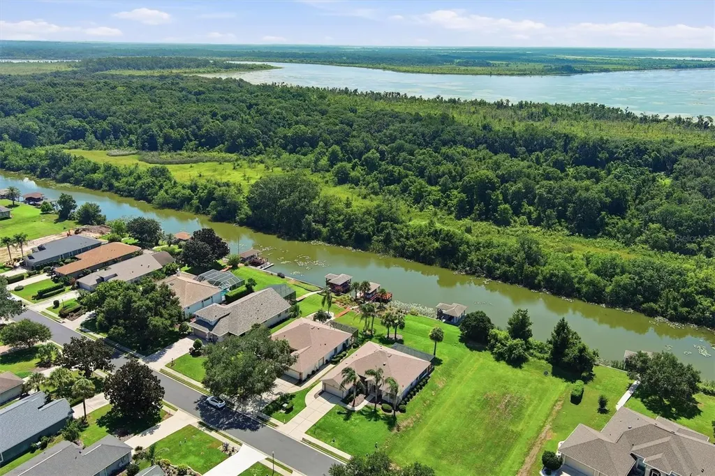 6042 Landings Boulevard Lady Lake FL 32159