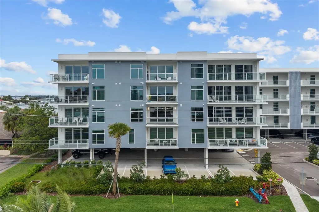 415 Island Way Clearwater Beach FL 33767
