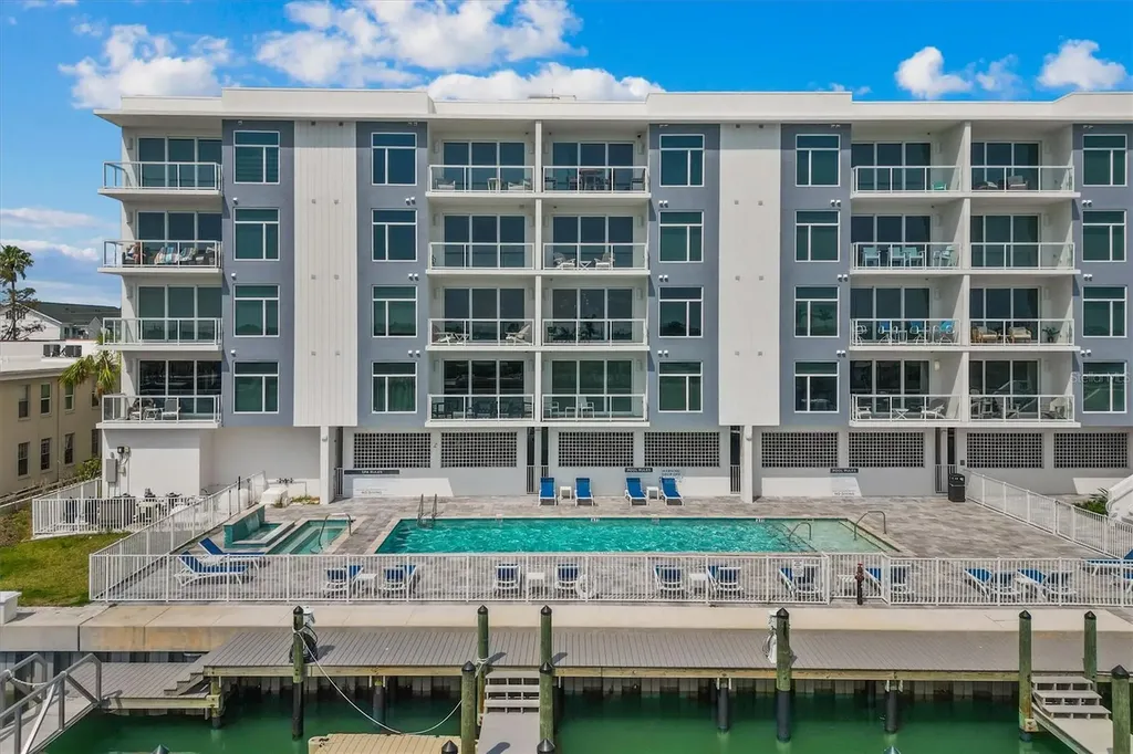 415 Island Way Clearwater Beach FL 33767