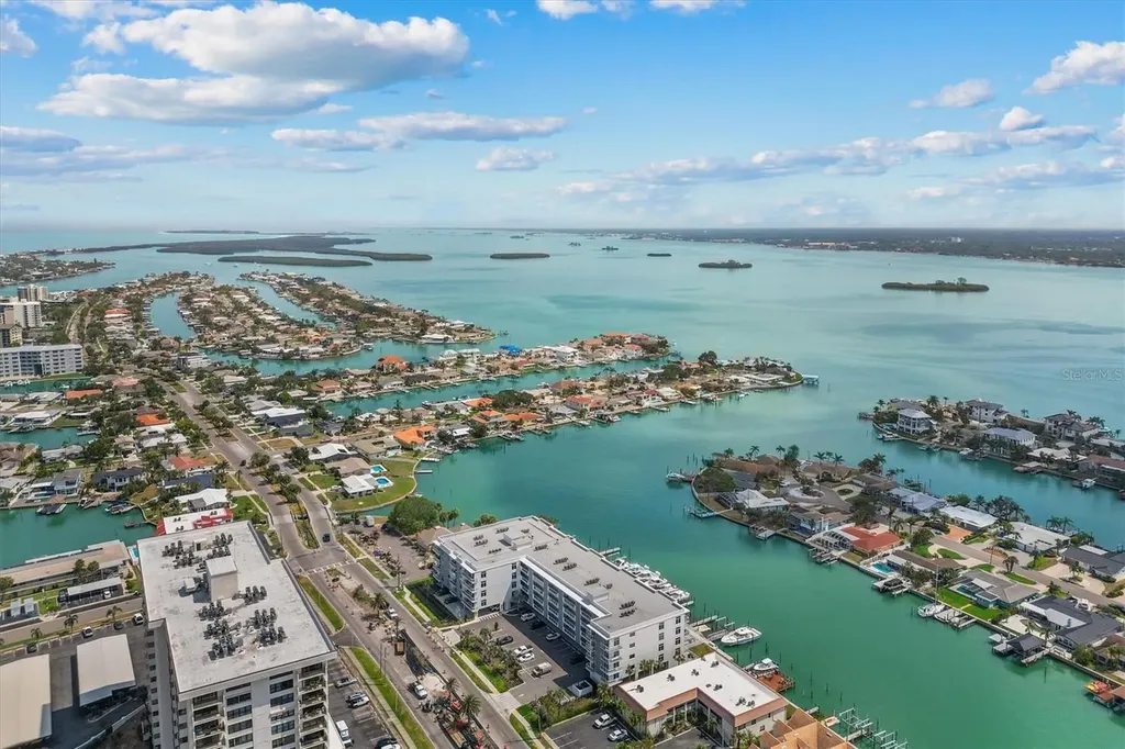415 Island Way Clearwater Beach FL 33767