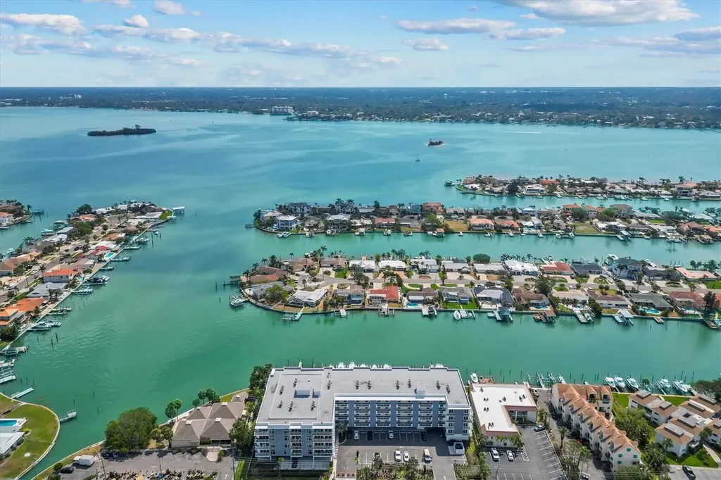 415 Island Way Clearwater Beach FL 33767