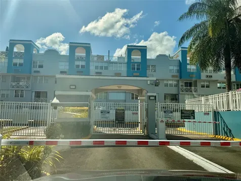 405 Boulevard Ave Veredas Del Parque Carolina PR 00979