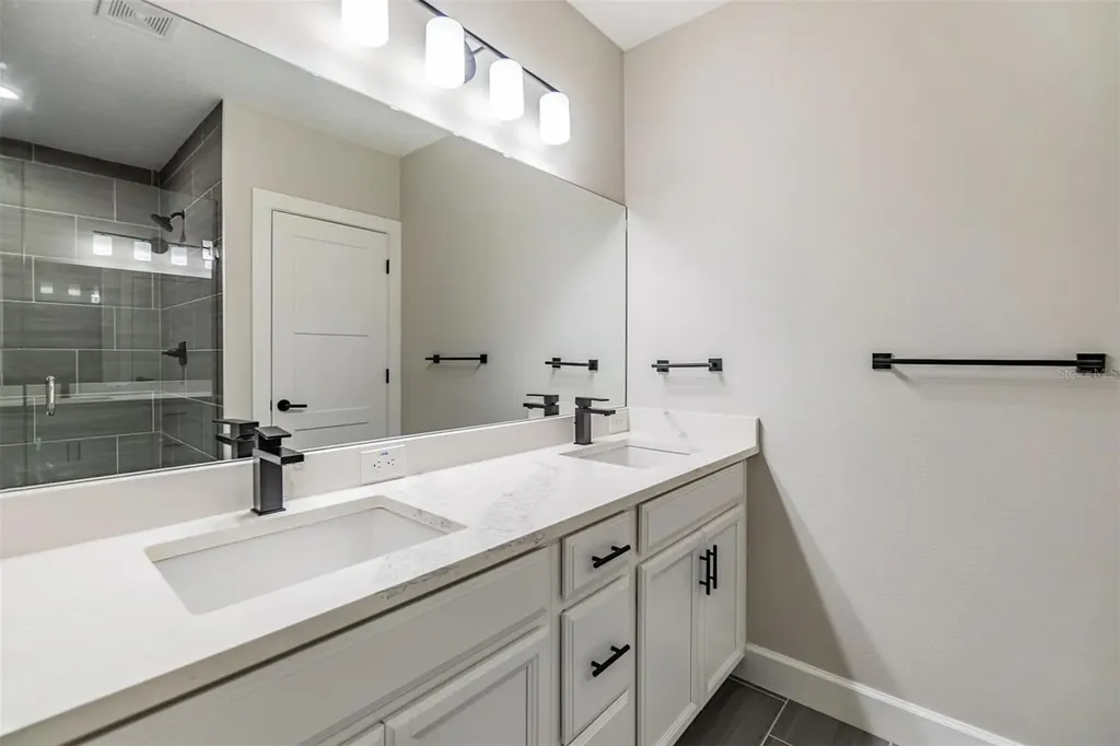 1302 W Carmen Street Tampa FL 33606