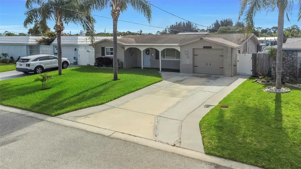 12804 2nd Isle Hudson FL 34667