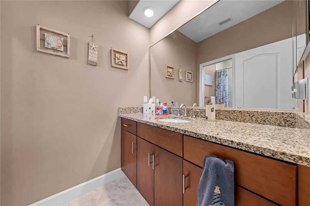 2557 Heritage Green Avenue Davenport FL 33837