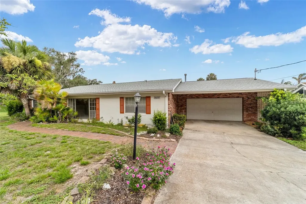 35237 Mulholland Drive Fruitland Park FL 34731