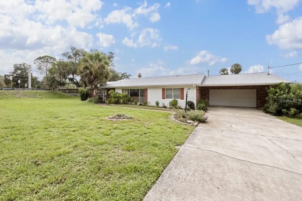 35237 Mulholland Drive Fruitland Park FL 34731