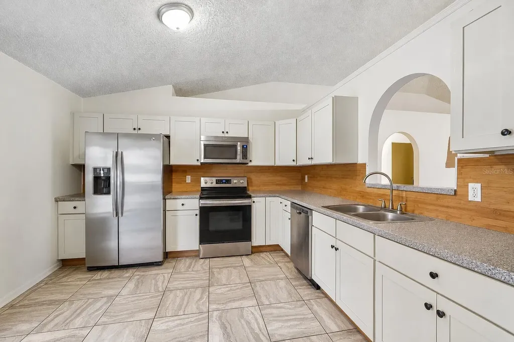 379 Mott Street SW Palm Bay FL 32908