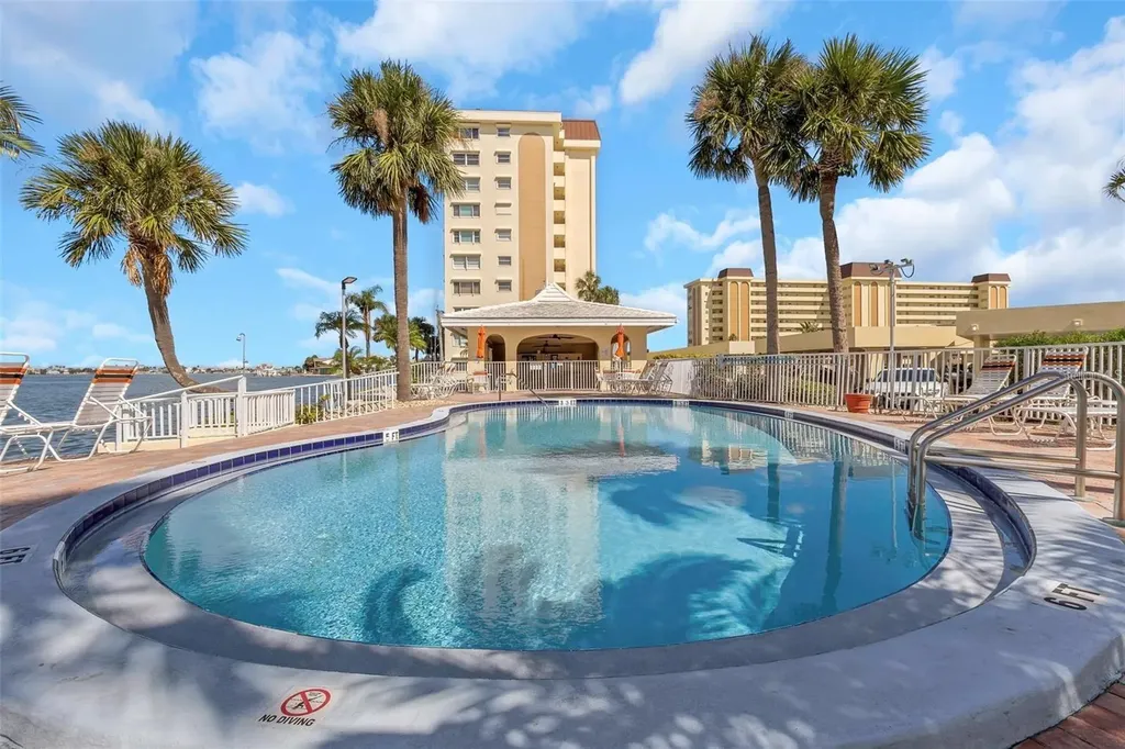 4700 Cove Circle St Petersburg FL 33708