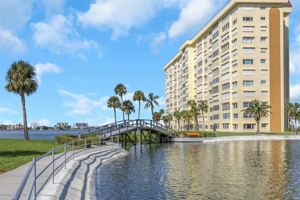 4700 Cove Circle St Petersburg FL 33708