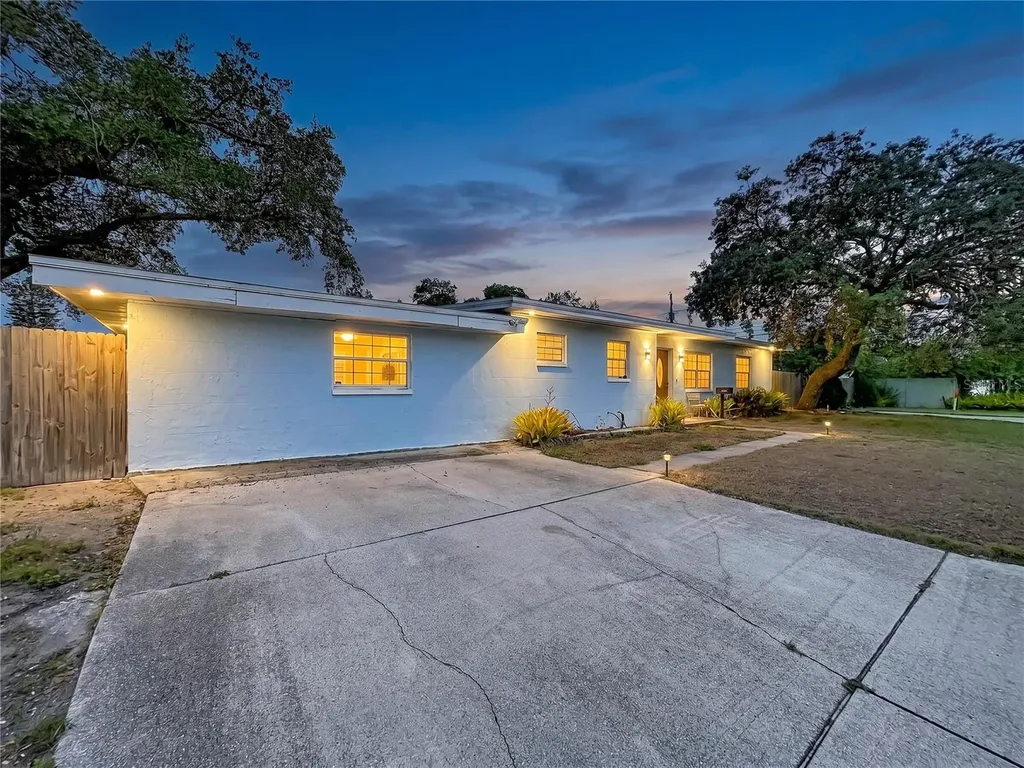 801 51st Avenue S St Petersburg FL 33705